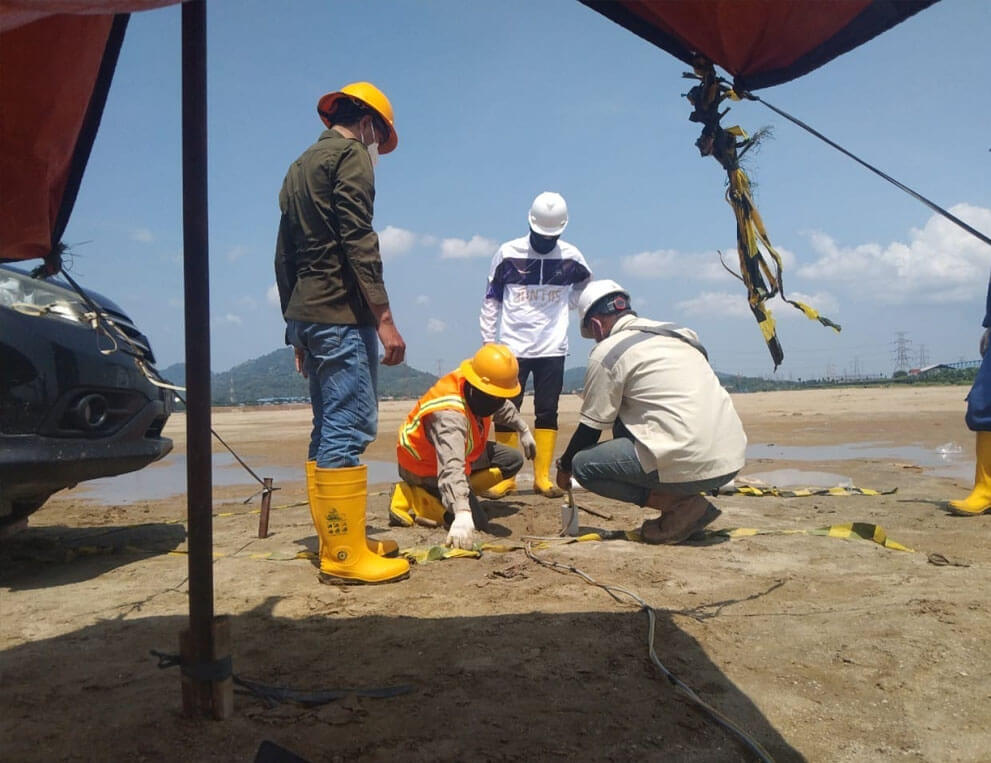 Persiapan pengujian seismic downhole di titik lubang bor